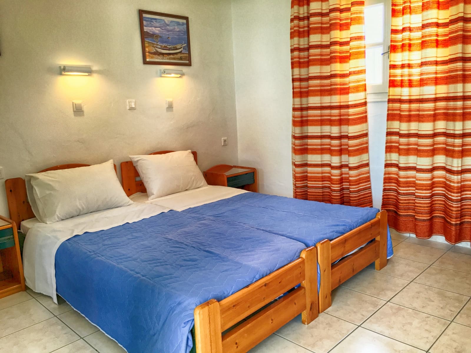 Quadruple Two Bedrooms - Bedroom #1