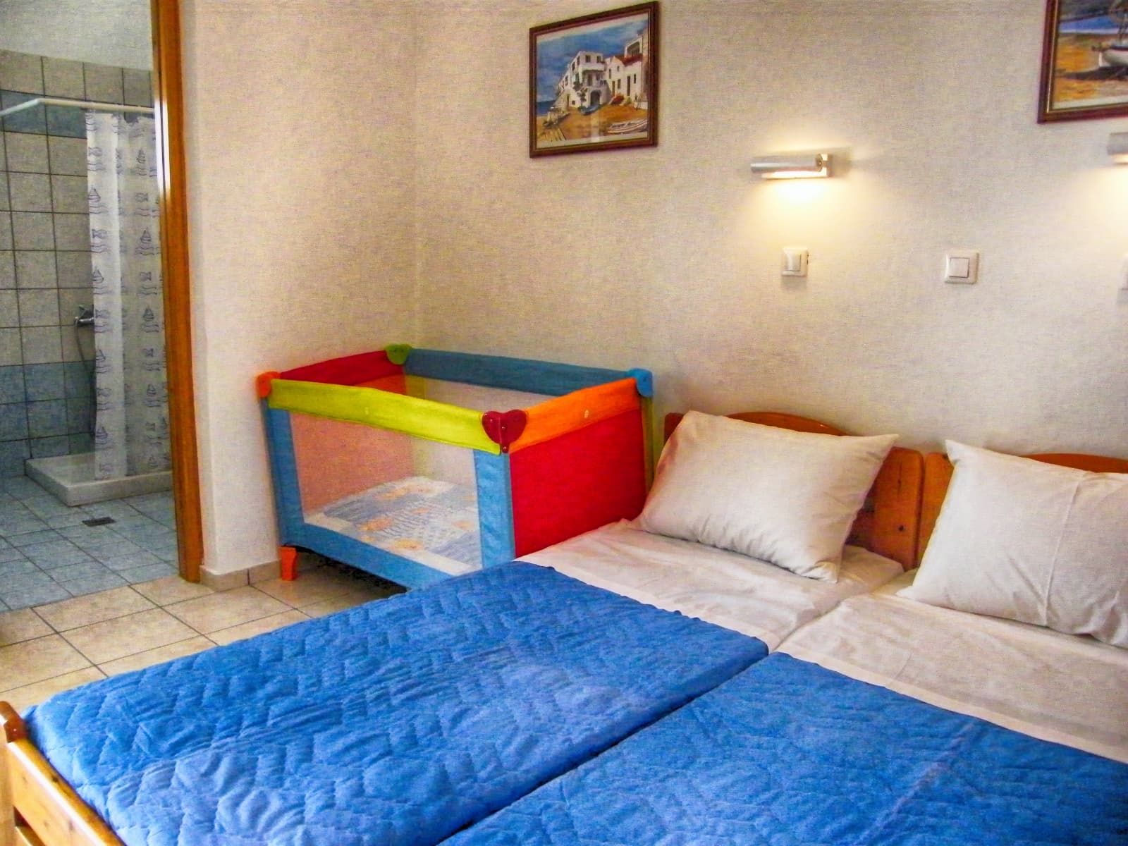 Quadruple Two Bedrooms - Baby Cot